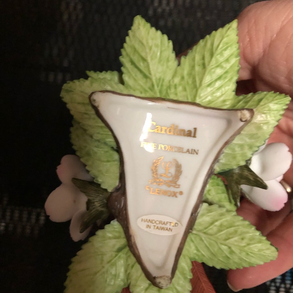 Lenox Cardinal Porcelain Sculpture- 532 $30 or $25 w/offer - Picture 2 of 5